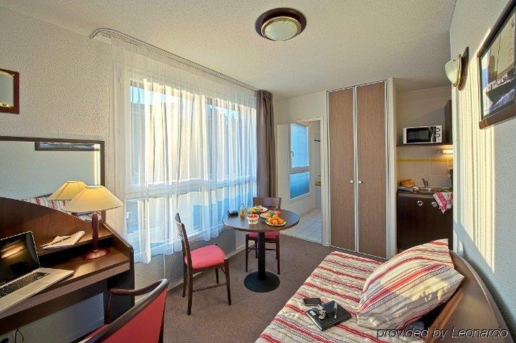 Comfort Suites Le-Port-Marly Paris Ouest 르포트말리 객실 사진