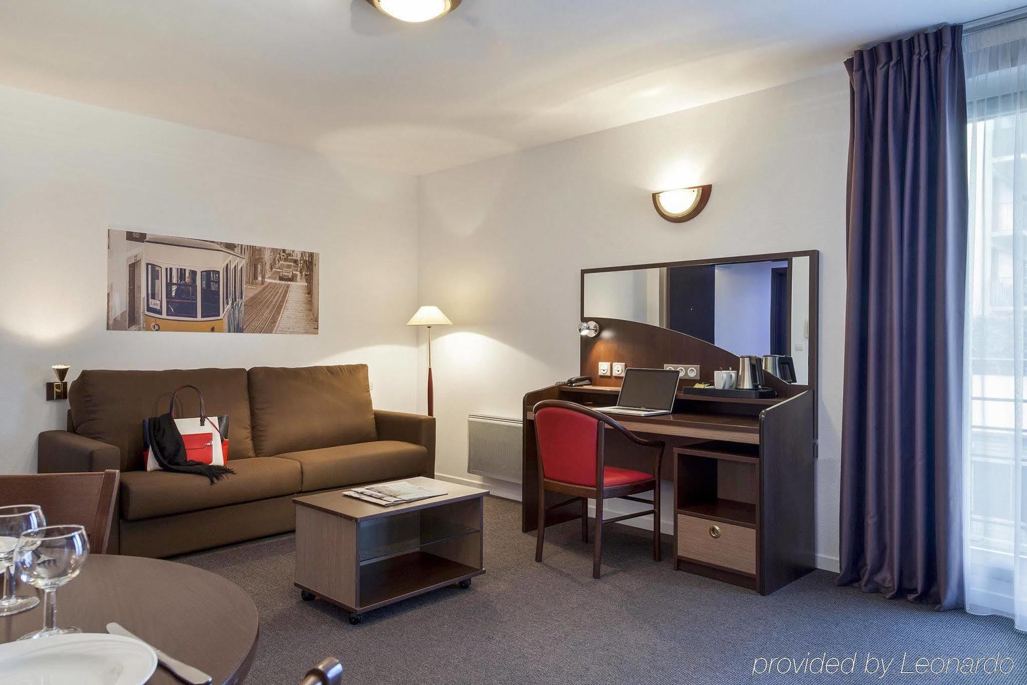 Comfort Suites Le-Port-Marly Paris Ouest 르포트말리 외부 사진