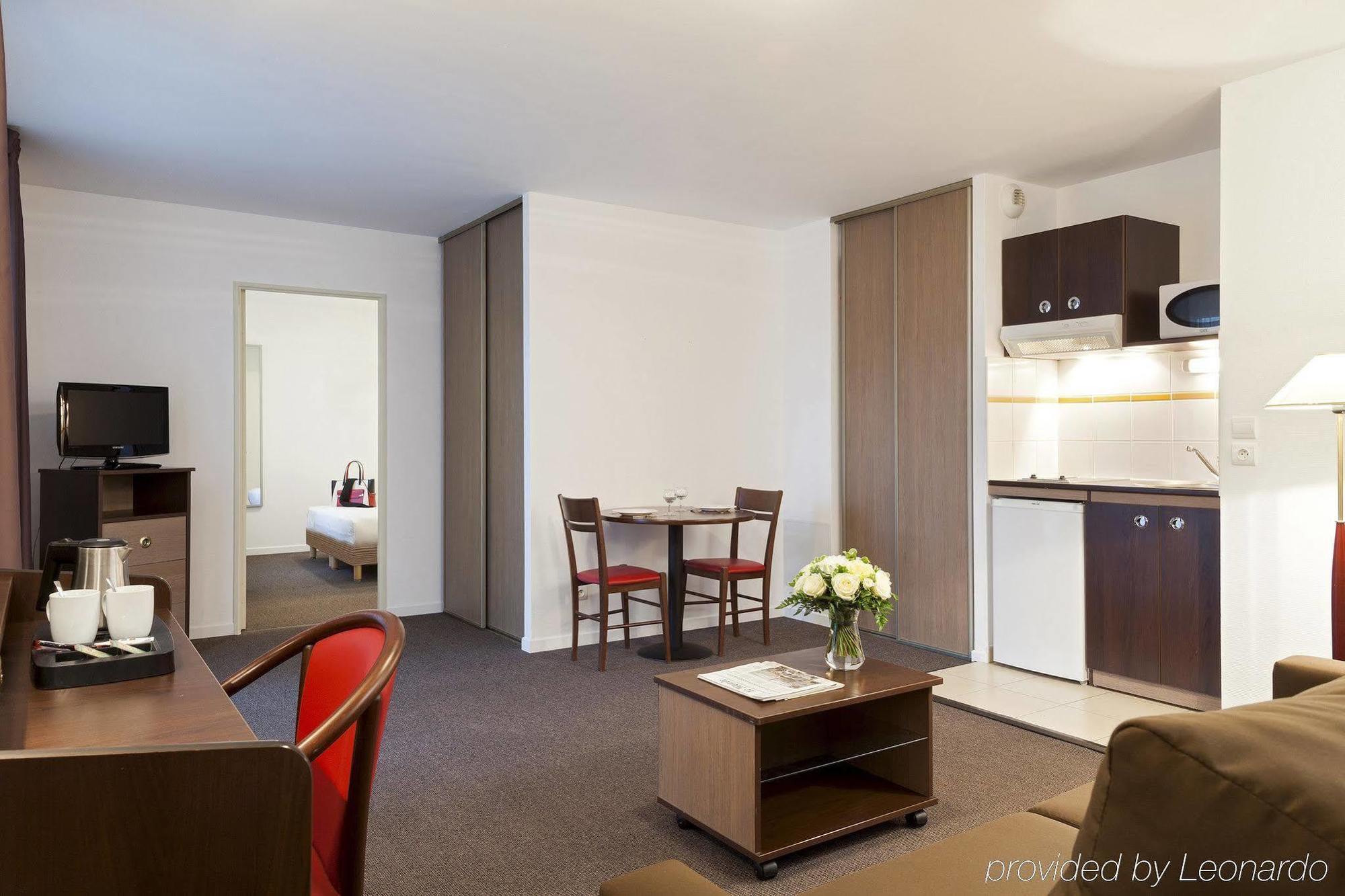 Comfort Suites Le-Port-Marly Paris Ouest 르포트말리 외부 사진