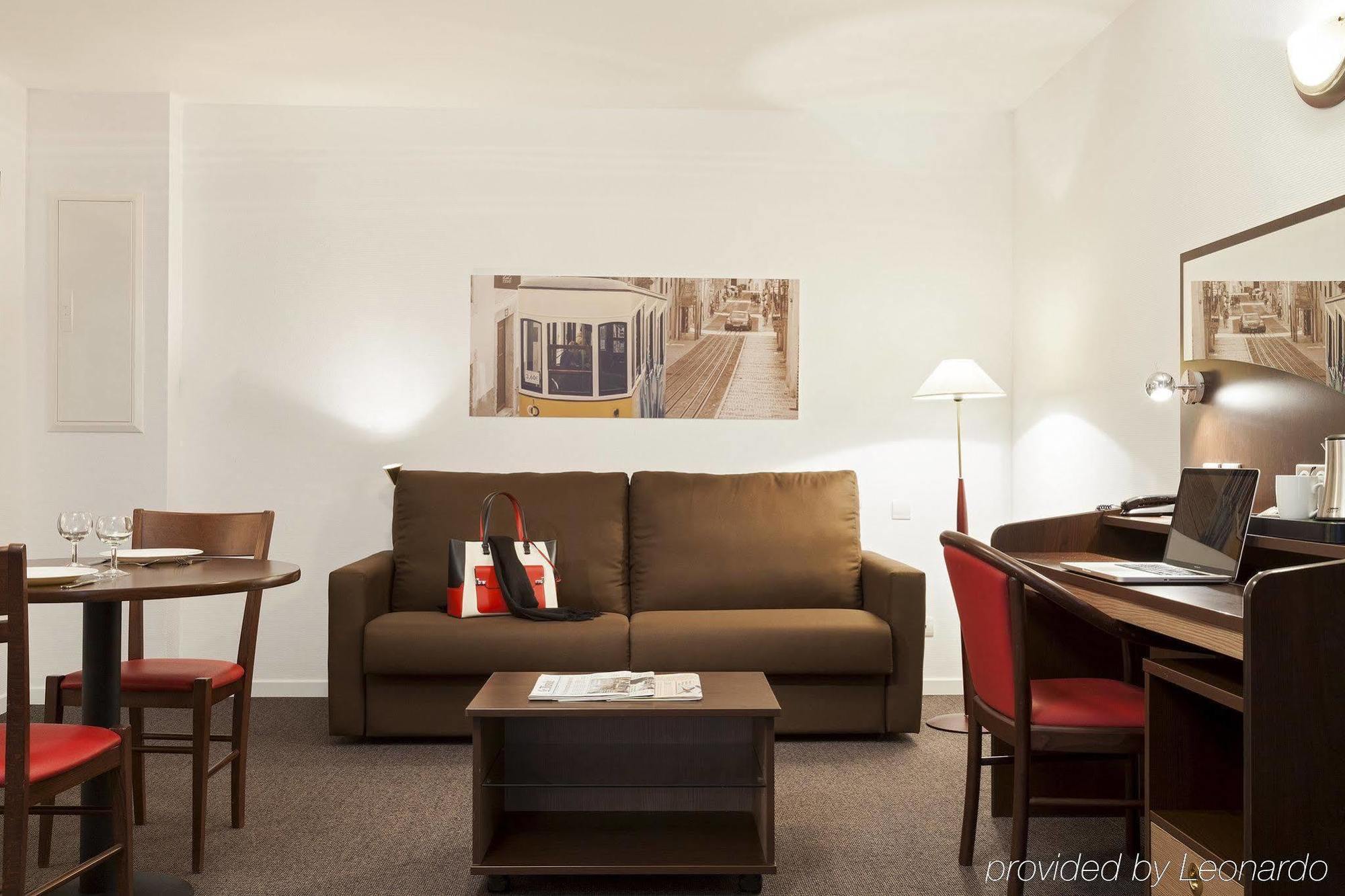 Comfort Suites Le-Port-Marly Paris Ouest 르포트말리 외부 사진