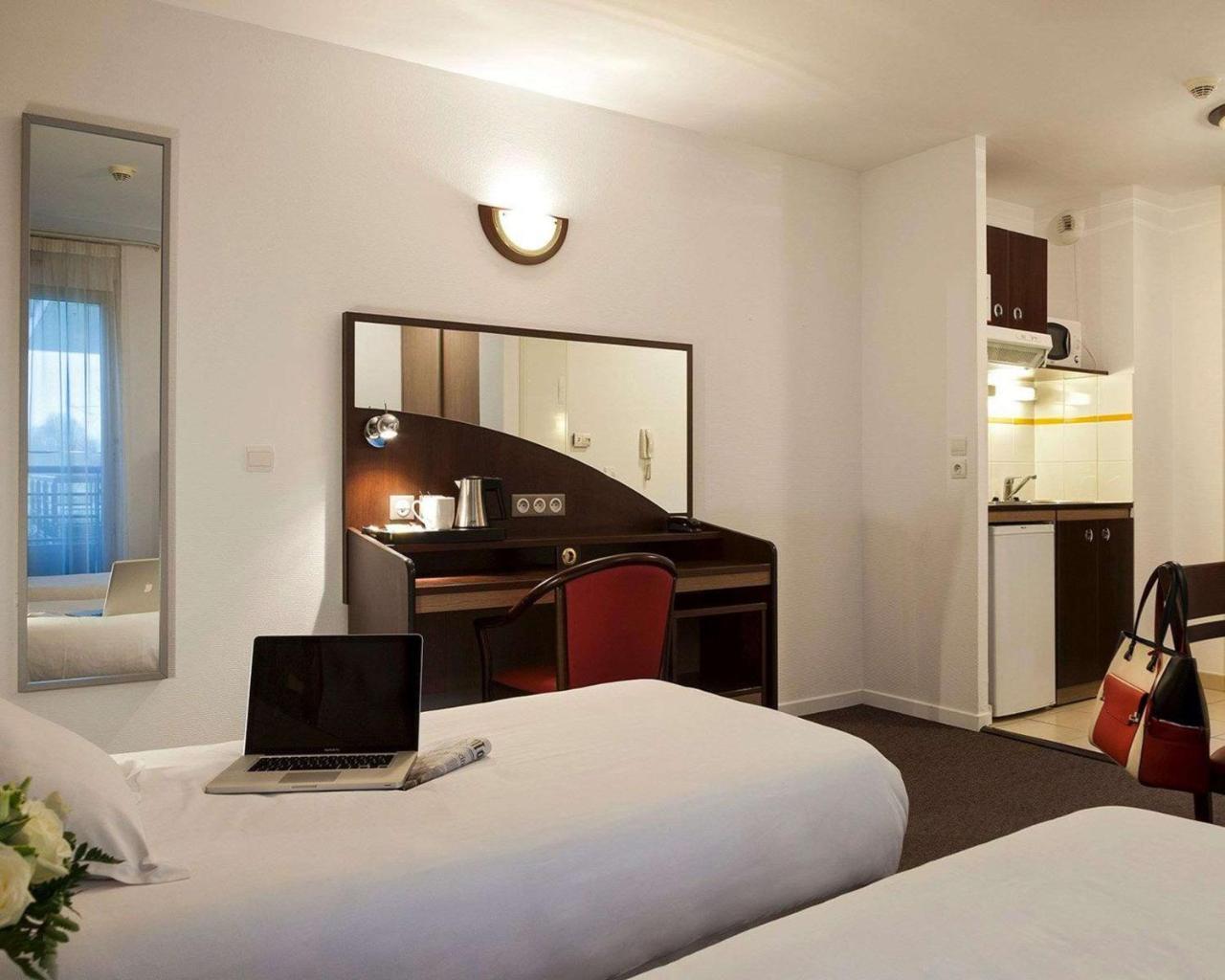 Comfort Suites Le-Port-Marly Paris Ouest 르포트말리 외부 사진