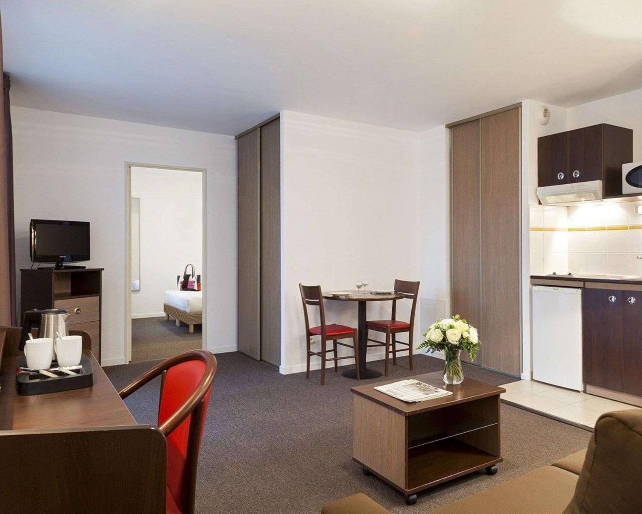 Comfort Suites Le-Port-Marly Paris Ouest 르포트말리 외부 사진