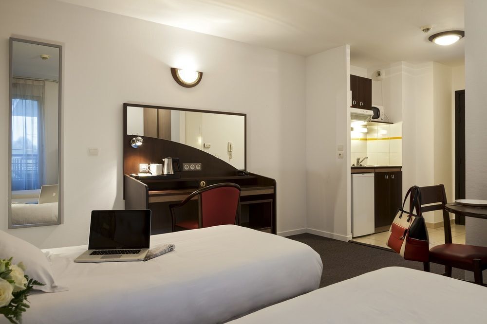 Comfort Suites Le-Port-Marly Paris Ouest 르포트말리 외부 사진