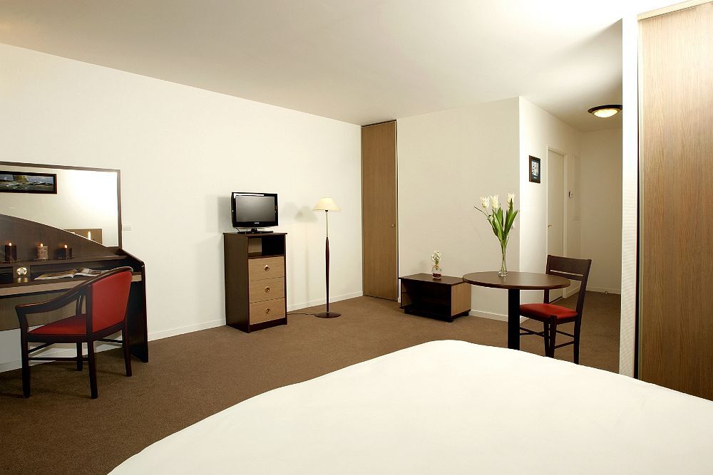 Comfort Suites Le-Port-Marly Paris Ouest 르포트말리 외부 사진