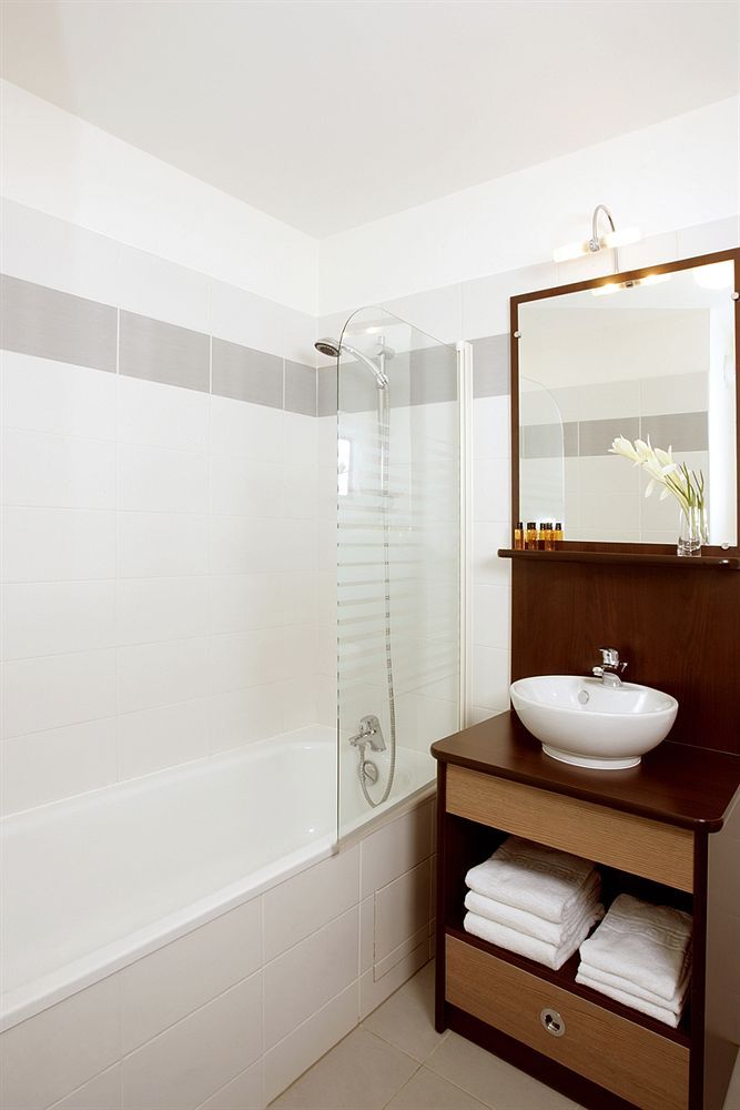 Comfort Suites Le-Port-Marly Paris Ouest 르포트말리 외부 사진